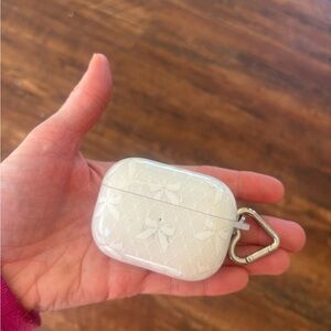 cutie white lace and bow pattern airpods pro case 1st/2nd generation